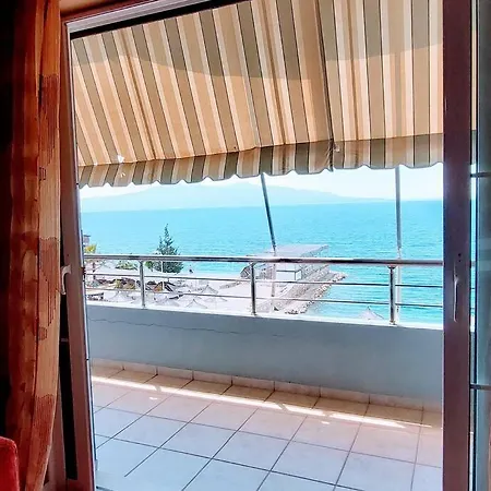Apartment Ares 4 / Beach-front Sarande